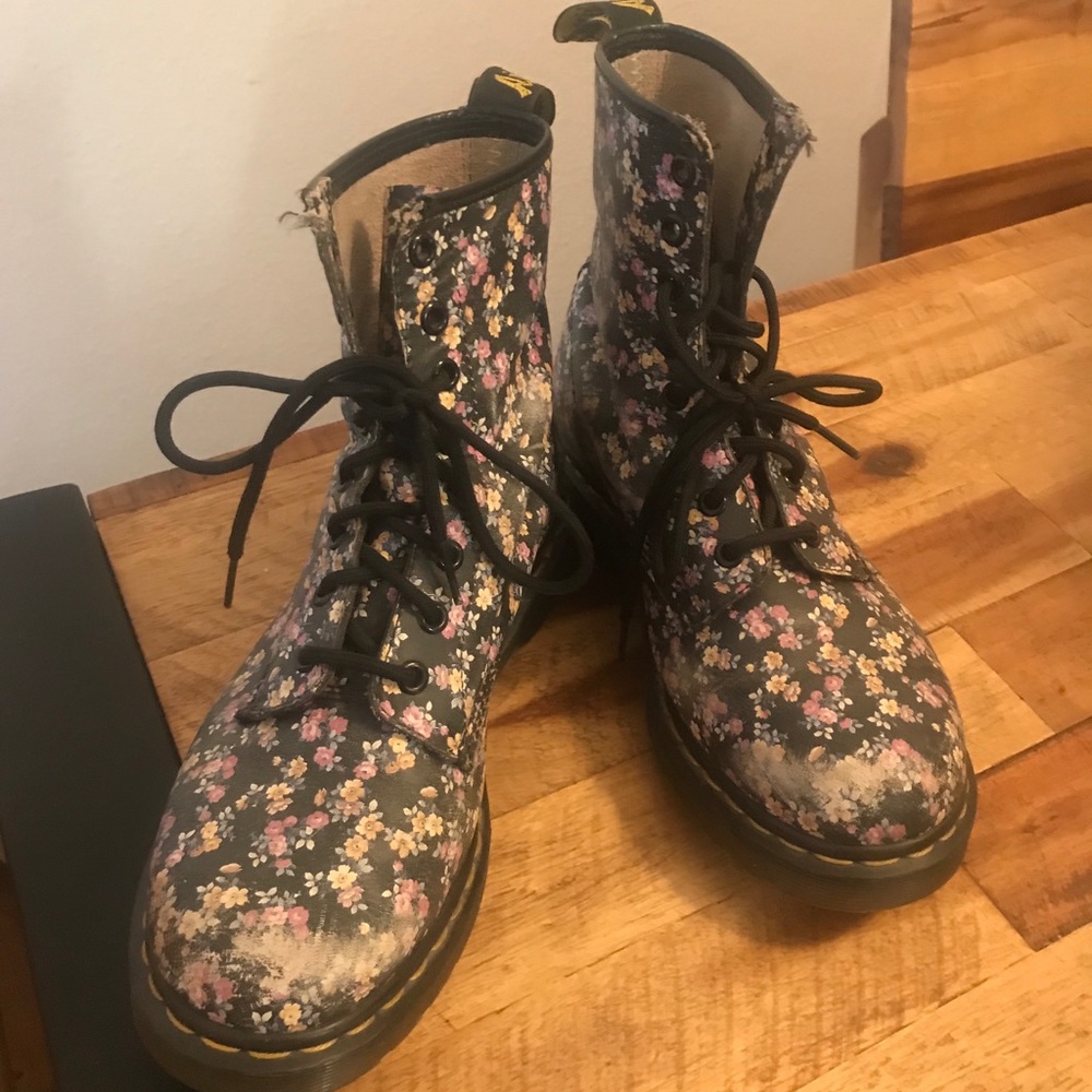 Used Doc martens floral size 8 - Picture 3 of 3